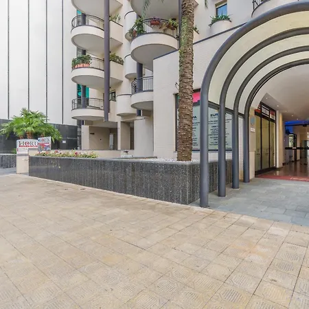 Des Etrangers -parcheggio Privato- Private Parking Διαμέρισμα