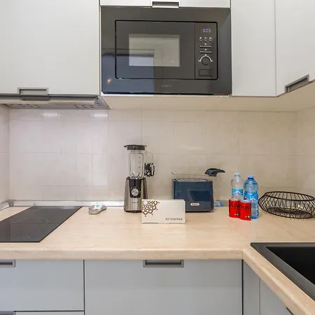 Διαμέρισμα Des Etrangers -parcheggio Privato- Private Parking *