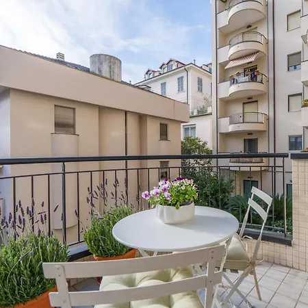 Des Etrangers -parcheggio Privato- Private Parking * Σαν Ρέμο