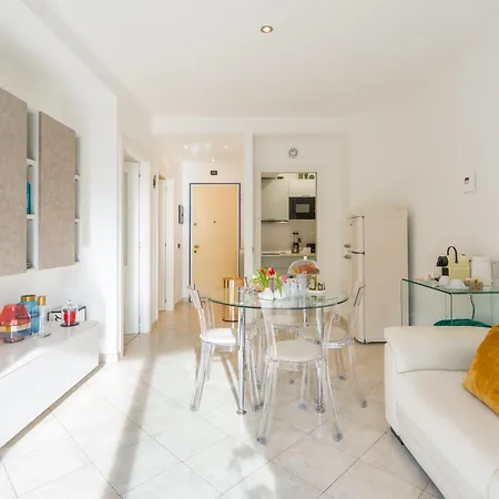 Apartament Des Etrangers -parcheggio Privato- Private Parking San Remo