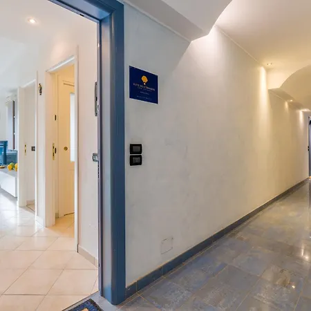 Des Etrangers -parcheggio Privato- Private Parking *