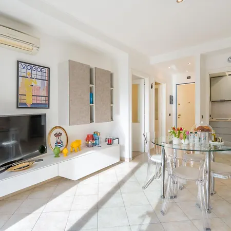 Des Etrangers -parcheggio Privato- Private Parking San Remo
