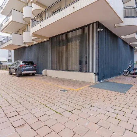 Des Etrangers -parcheggio Privato- Private Parking San Remo