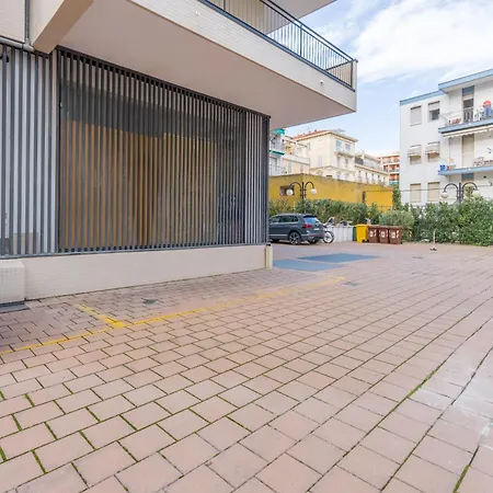 Apartament Des Etrangers -parcheggio Privato- Private Parking